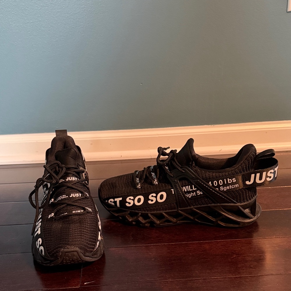 Sz 8 Women's Black Sneakers No Slip “Just So So”